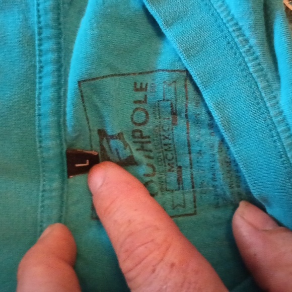 L shirt - Picture 3 of 3